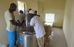 Centre de collecte solaire de lait au Sénégal