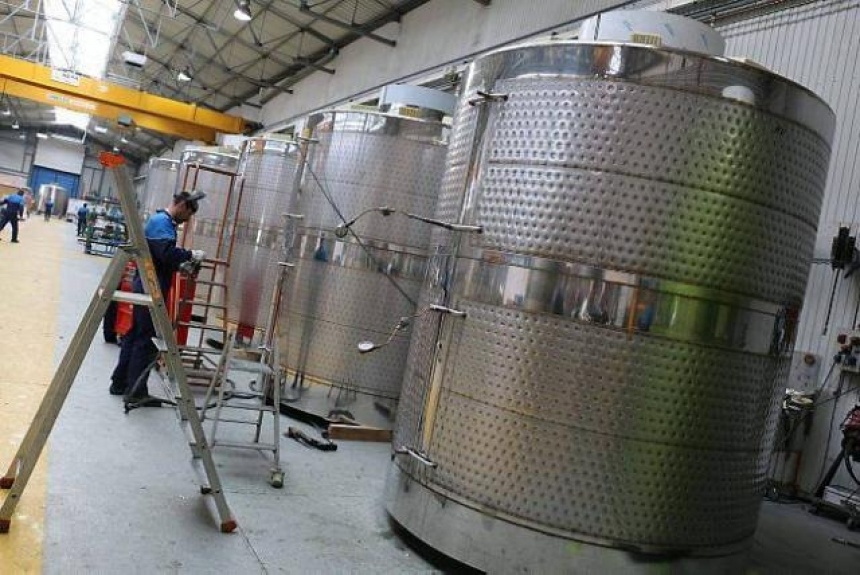 Atelier cuves vinicoles SERAP - cr&eacute;dit photo Ouest-France