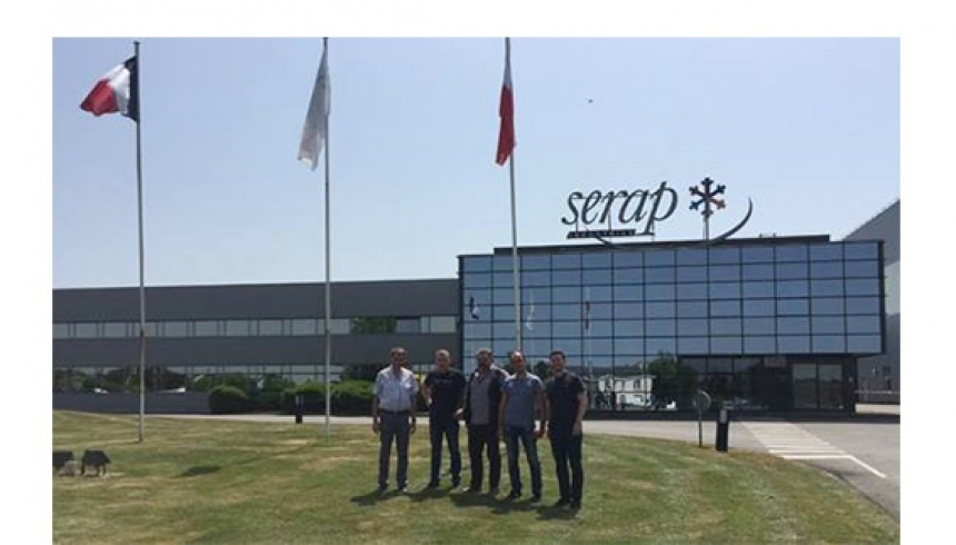 M. &Eacute;ric Boittin, PDG du groupe SERAP, accompagn&eacute; des &eacute;quipes de FHU Dariusz Sztejna.