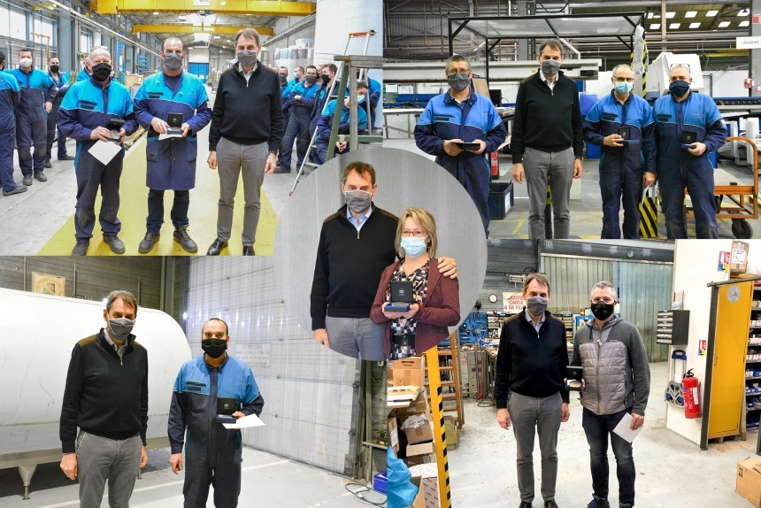 Salari&eacute;s m&eacute;daill&eacute;s du travail en compagnie d�&Eacute;ric BOITTIN, PDG du Groupe SERAP. Photo &copy; Groupe SERAP
