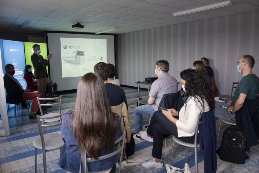 Présentation en salle d'Opticool à la presse